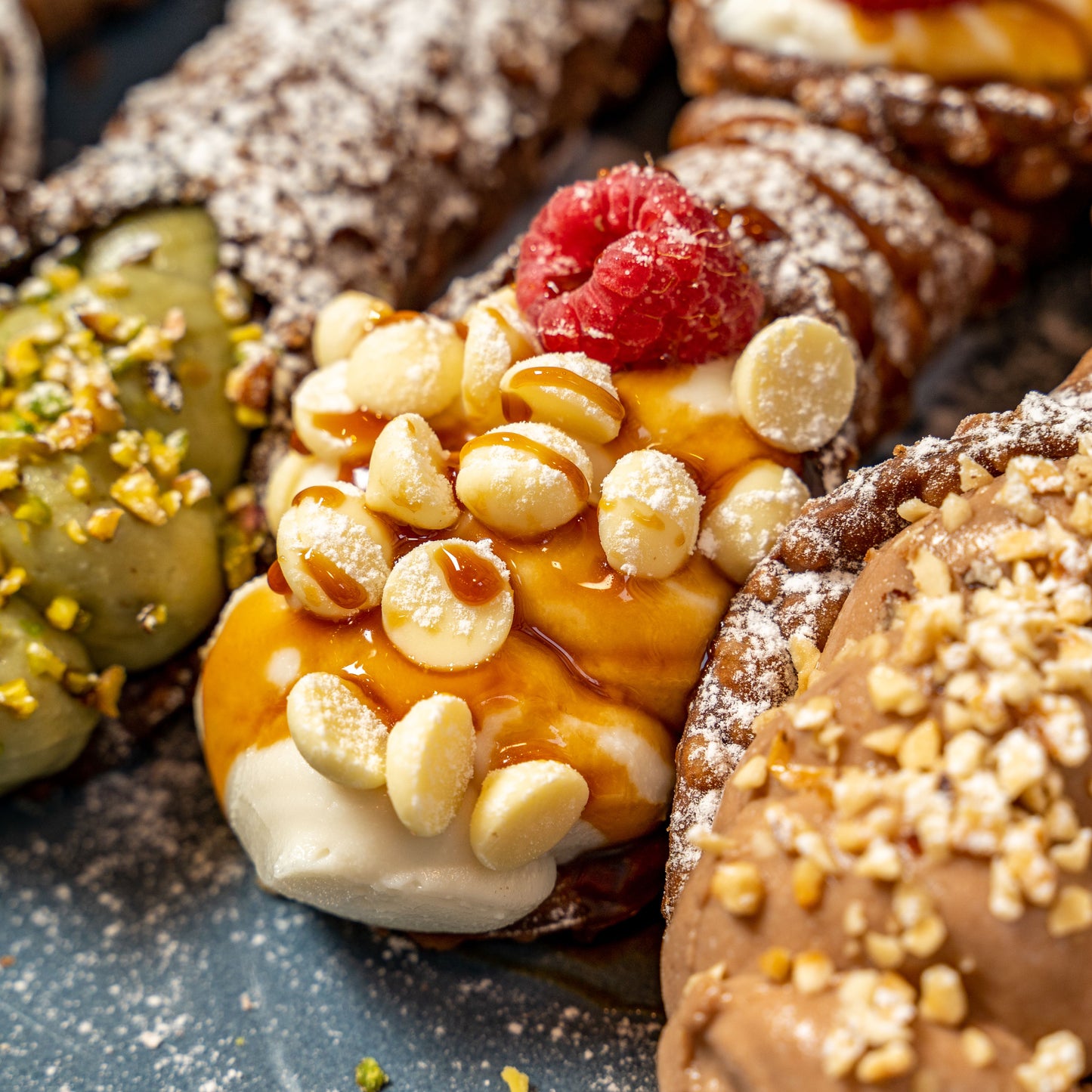 Modulare Box mit süßen Cannoli zur Auswahl