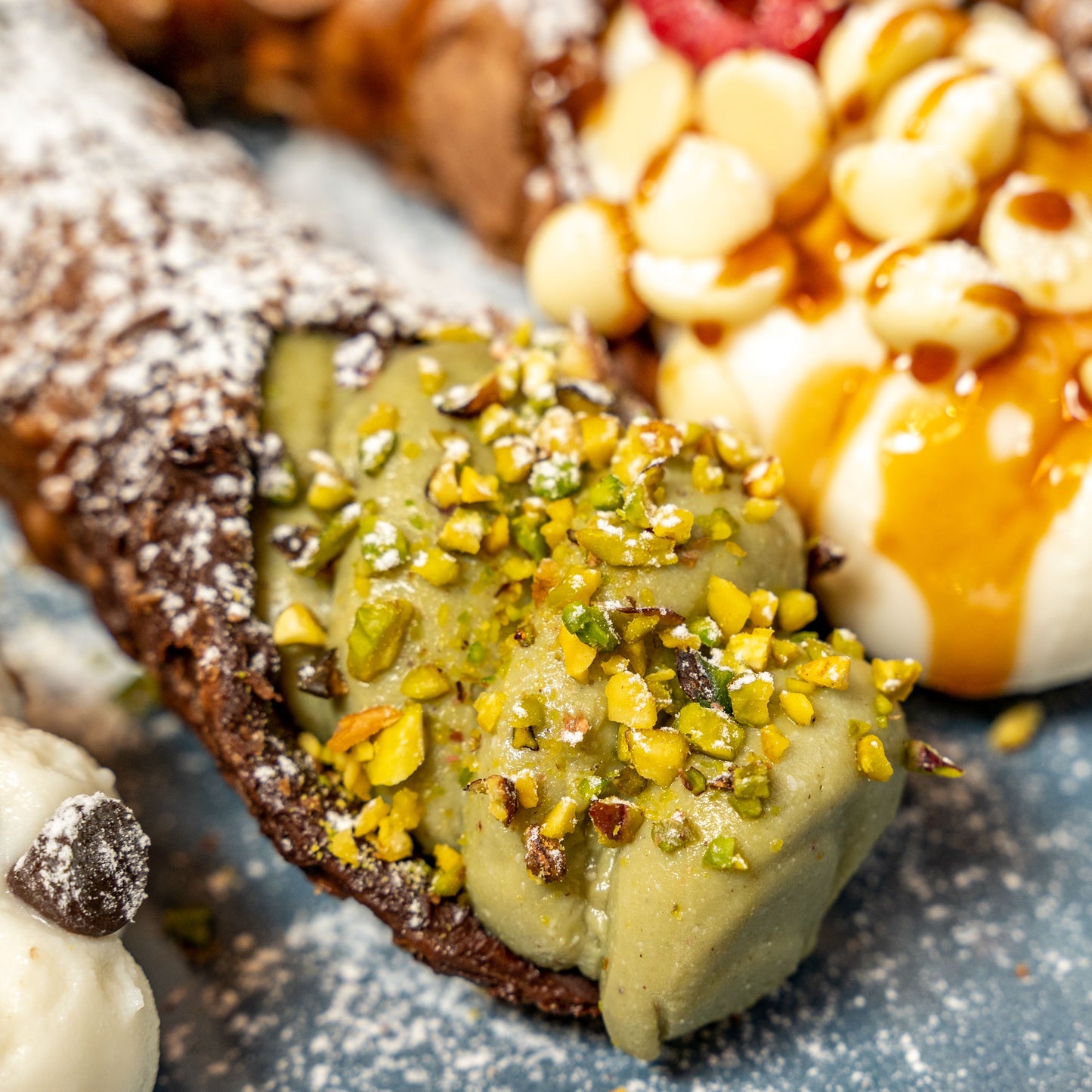 Modulare Box mit süßen Cannoli zur Auswahl