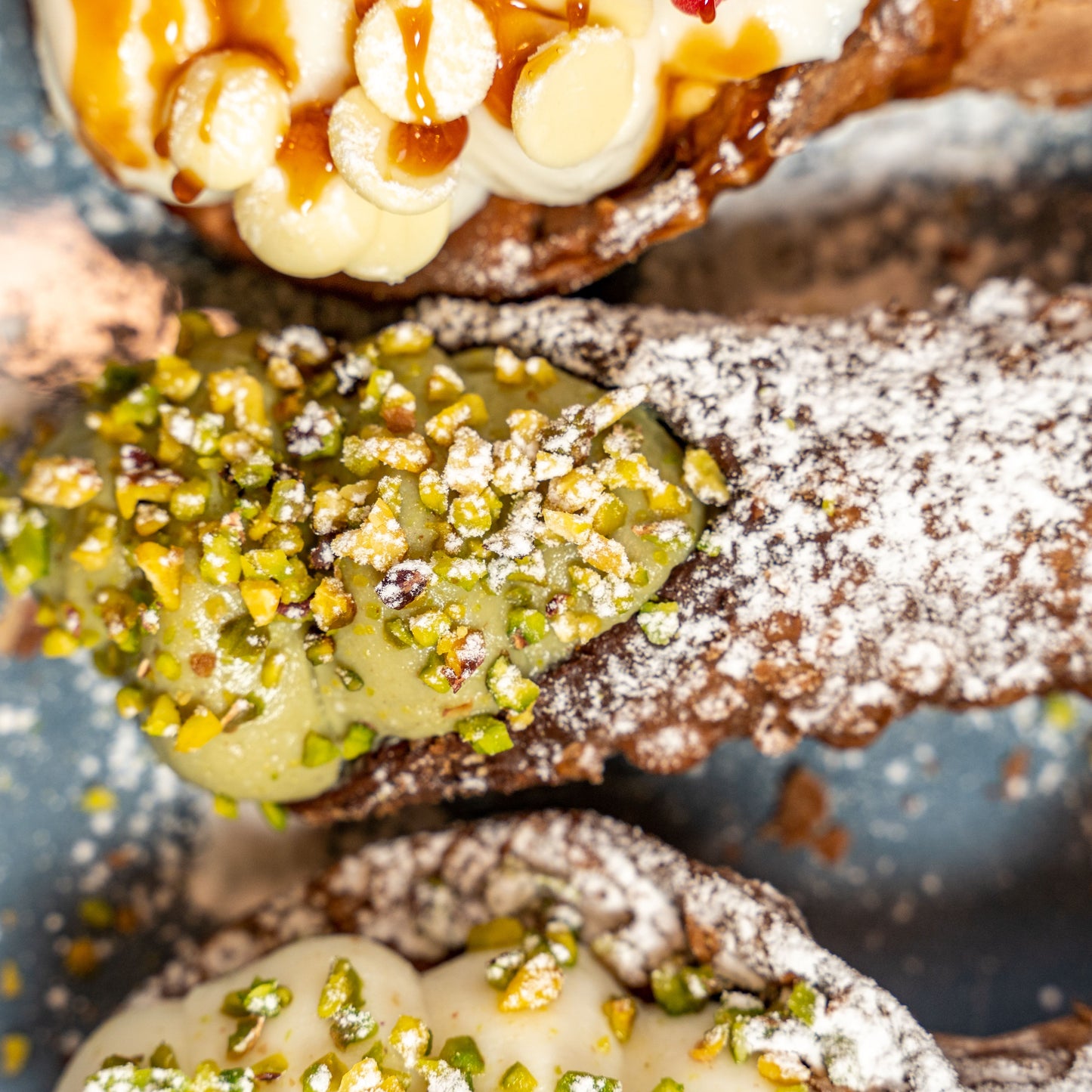 Modulare Box mit süßen Cannoli zur Auswahl