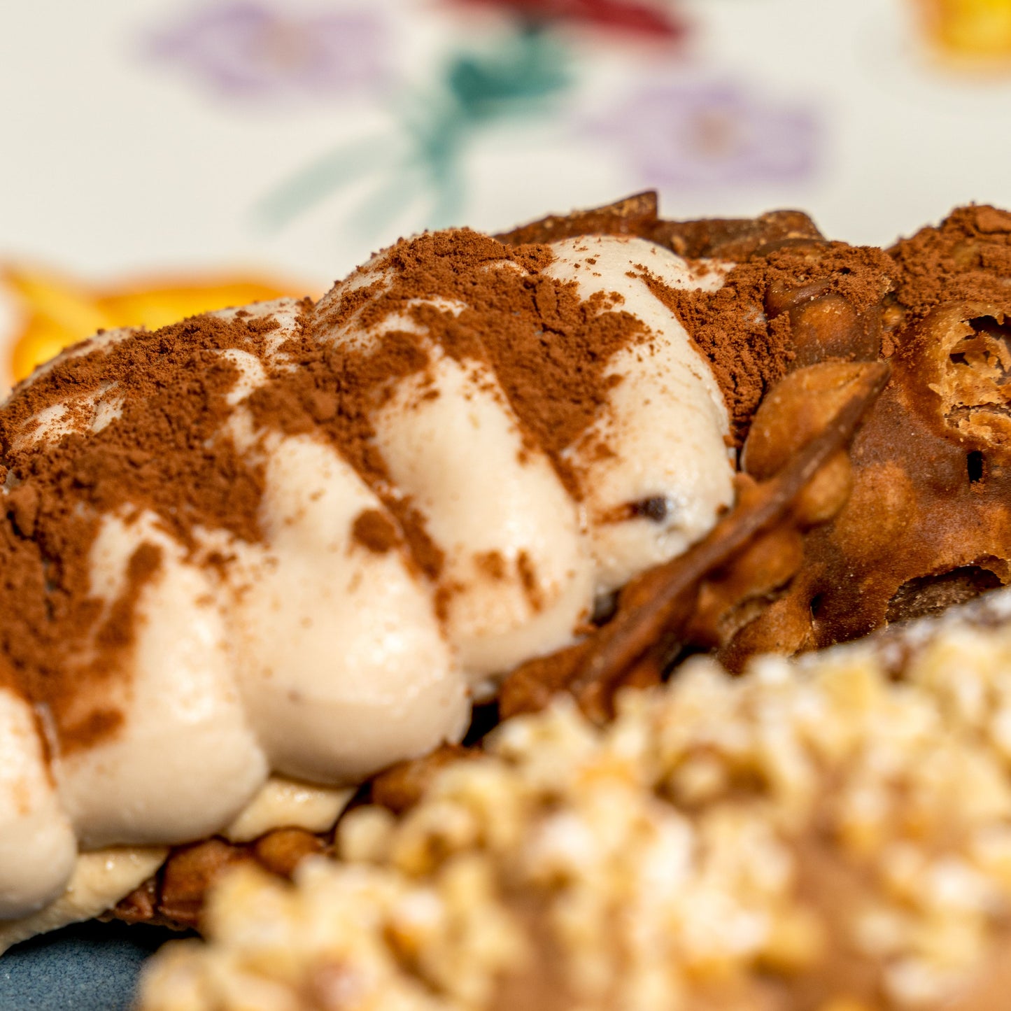 Modulare Box mit süßen Cannoli zur Auswahl