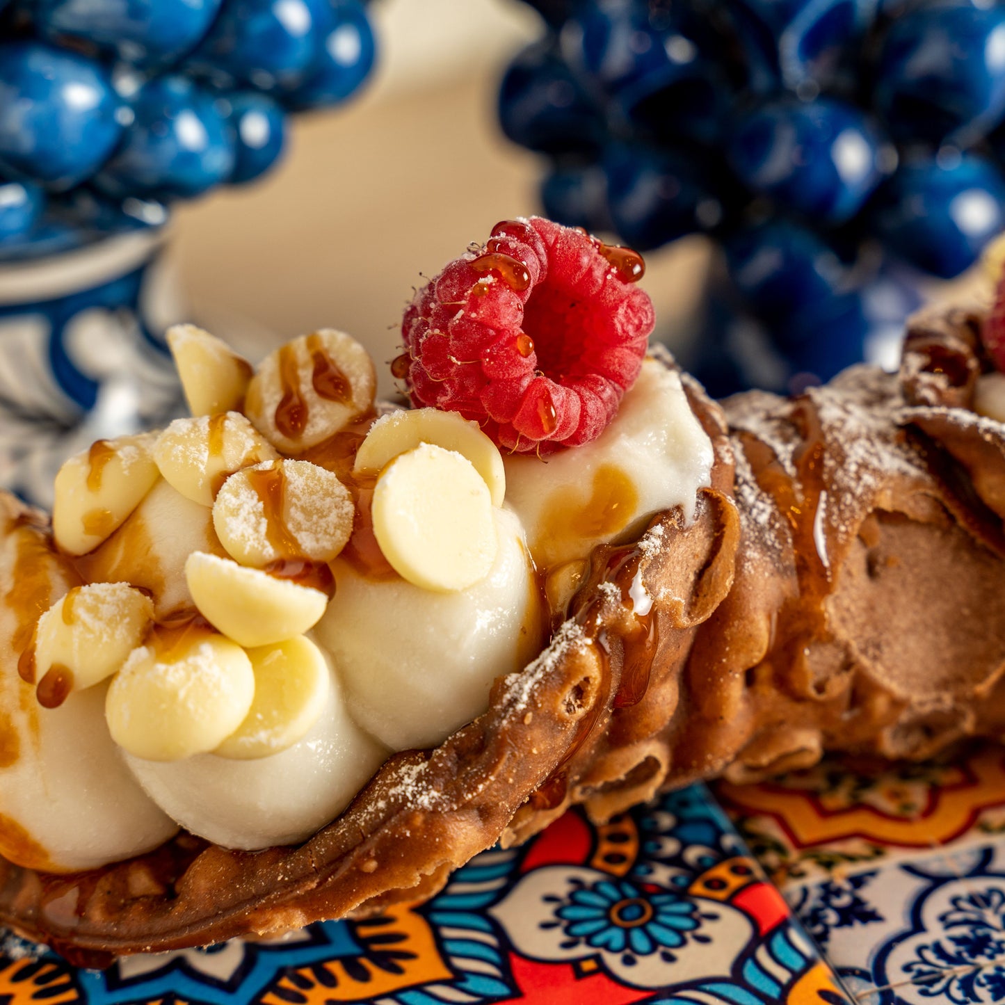 Modulare Box mit süßen Cannoli zur Auswahl